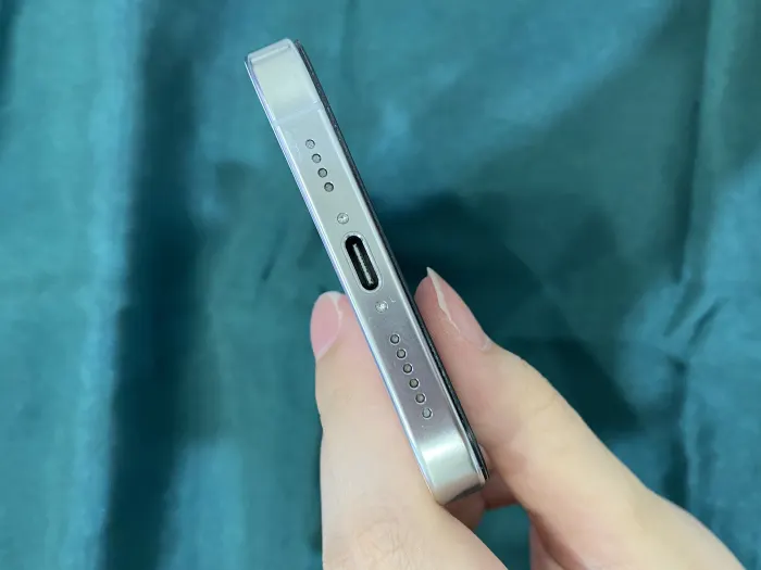 Apple iPhone 16 Pro Max — photo 3 of 6