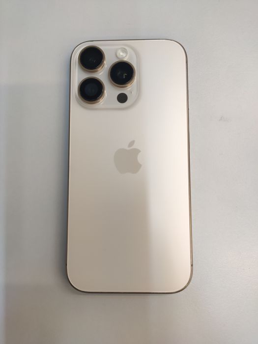 Apple iPhone 16 Pro — photo 2 of 8