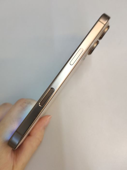 Apple iPhone 16 Pro — photo 4 of 8