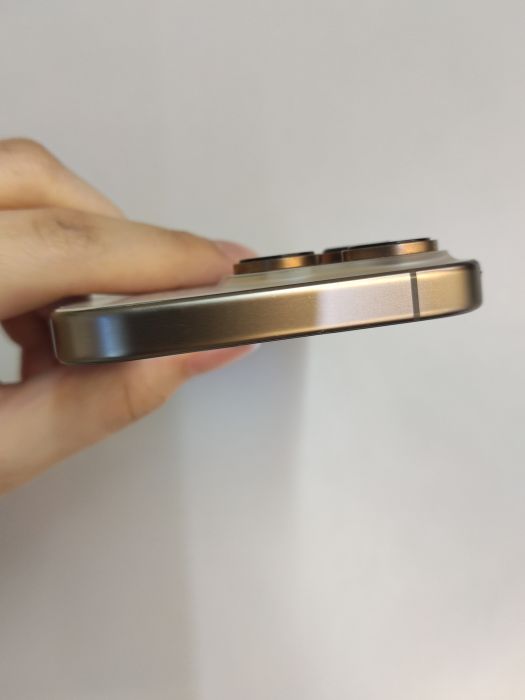 Apple iPhone 16 Pro — photo 6 of 8