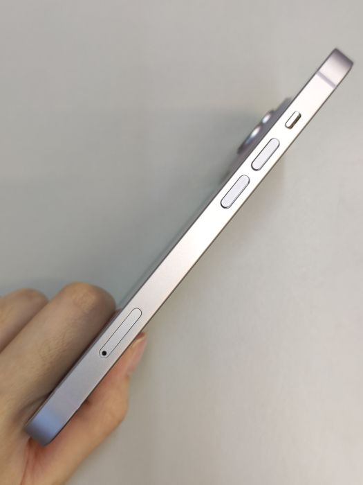 Apple iPhone 14 — photo 3 of 8