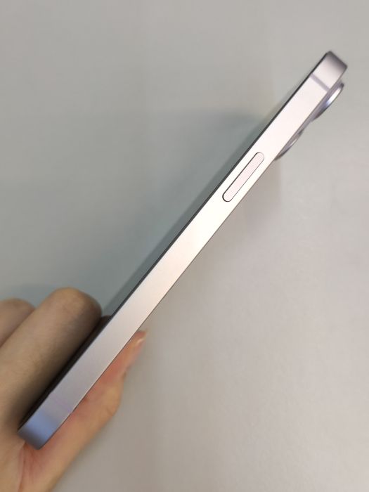 Apple iPhone 14 — photo 4 of 8