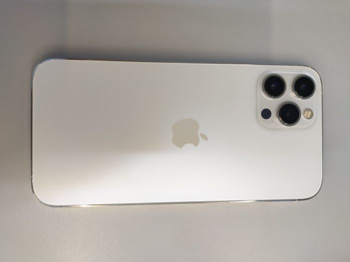 Apple iPhone 12 Pro Max — photo 2 of 9