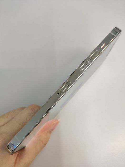 Apple iPhone 12 Pro Max — photo 3 of 9