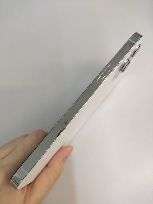 Apple iPhone 12 Pro Max — photo 4 of 9