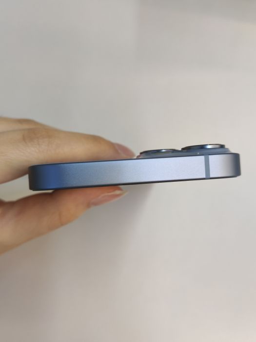 Apple iPhone 14 — photo 6 of 10