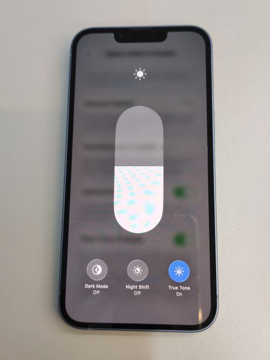 Apple iPhone 14 — photo 7 of 10