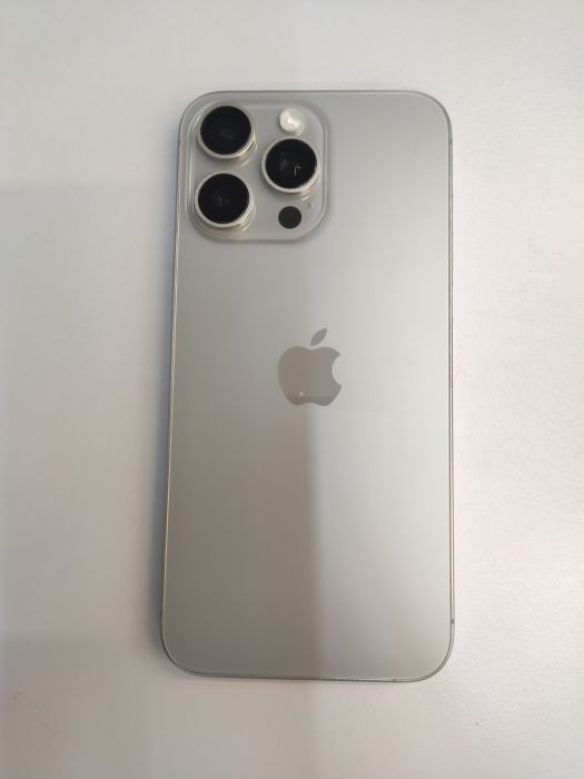 Apple iPhone 15 Pro Max — photo 2 of 8