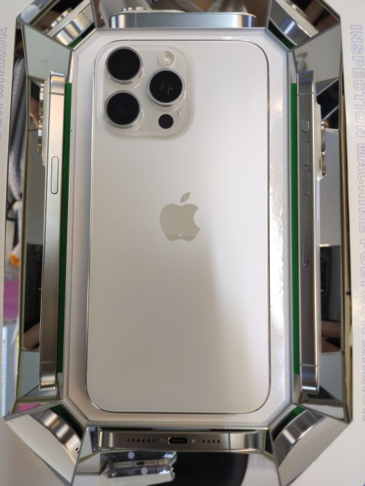 Apple iPhone 15 Pro Max — photo 2 of 10