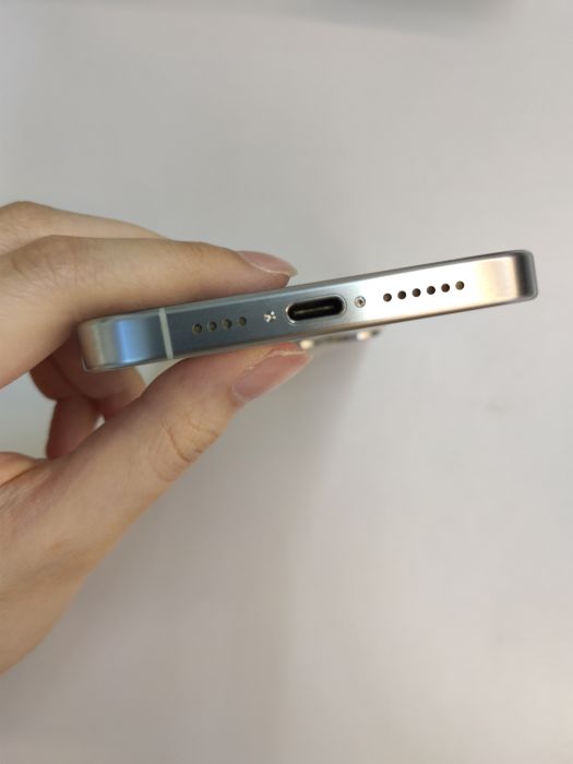 Apple iPhone 15 Pro Max — photo 7 of 10