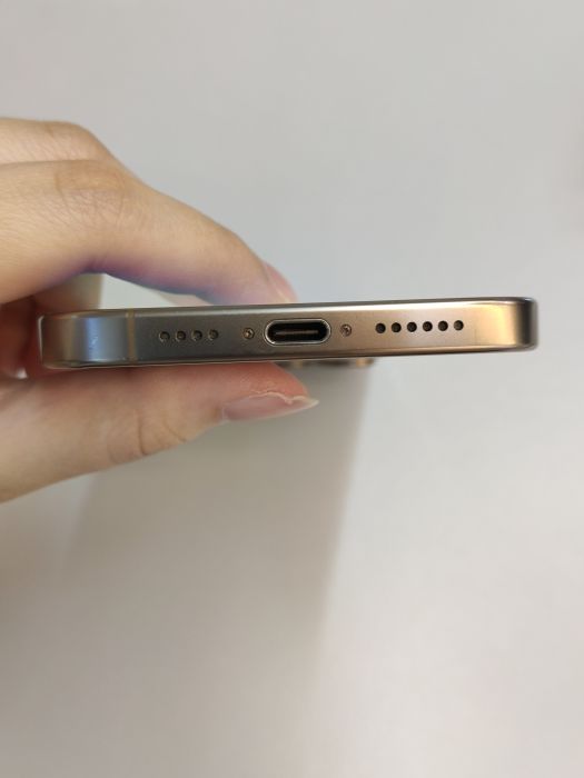Apple Apple iPhone 16 Pro Max — photo 7 of 10