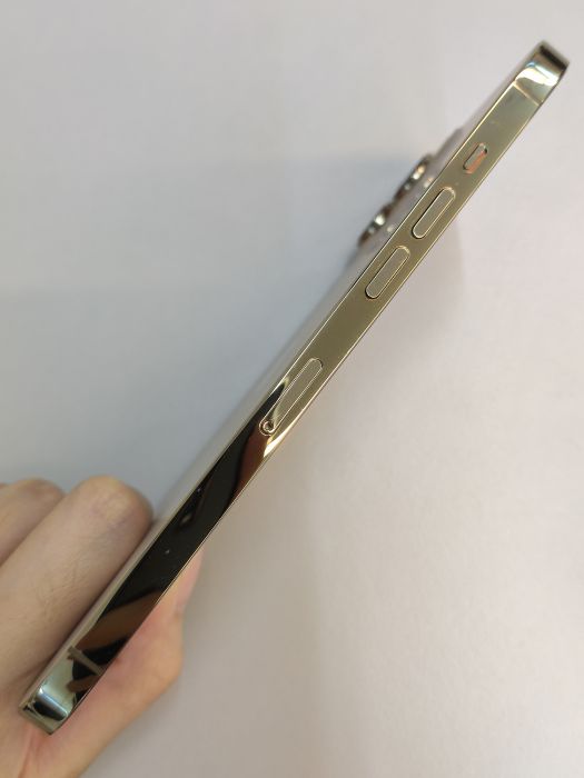 Apple iPhone 12 Pro Max — photo 3 of 9