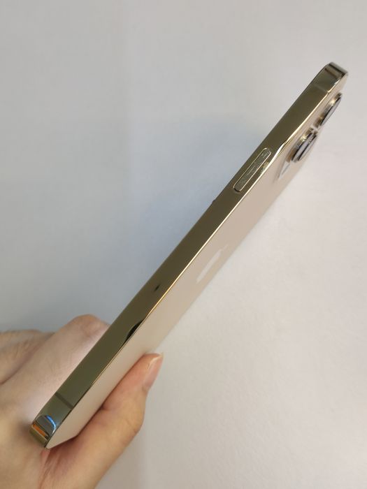 Apple iPhone 12 Pro Max — photo 4 of 9