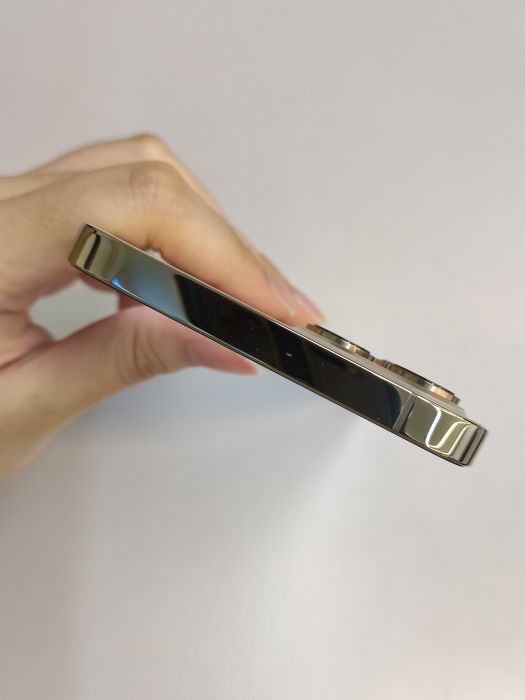 Apple iPhone 12 Pro Max — photo 6 of 9