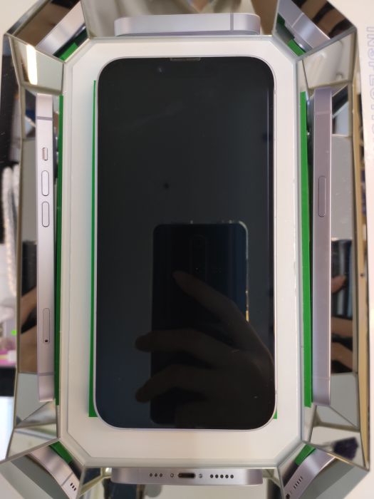Apple iPhone 14 — photo 3 of 10