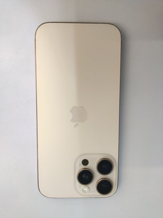 Apple iPhone 16 Pro Max — photo 2 of 11