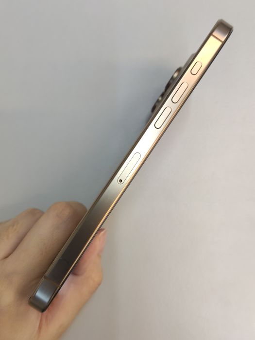 Apple iPhone 16 Pro Max — photo 3 of 11