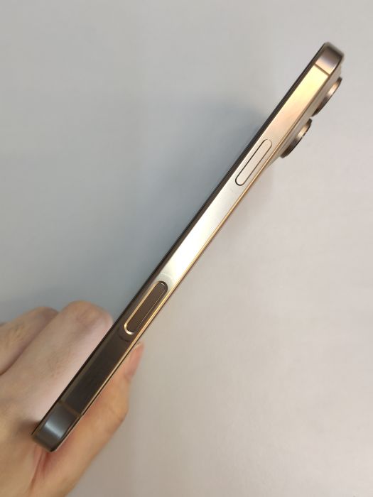 Apple iPhone 16 Pro Max — photo 4 of 11