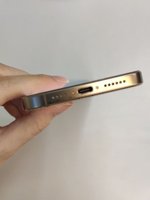 Apple iPhone 16 Pro Max — photo 5 of 11