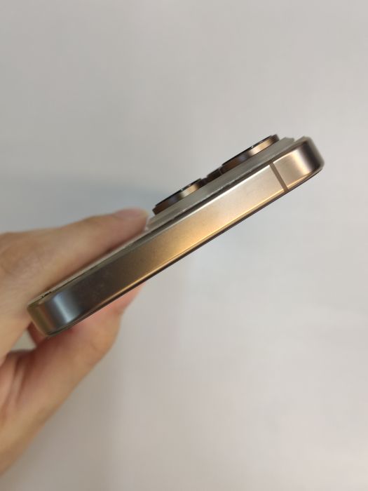 Apple iPhone 16 Pro Max — photo 6 of 11