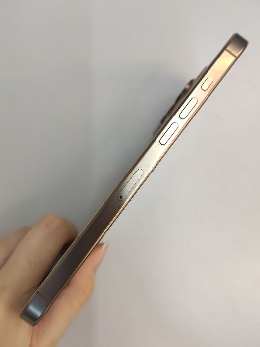 Apple iPhone 16 Pro Max — photo 5 of 10