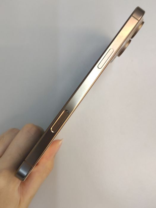 Apple iPhone 16 Pro Max — photo 6 of 10