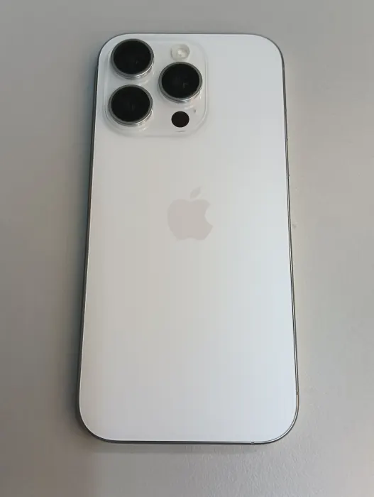Apple iPhone 16 Pro — photo 1 of 10
