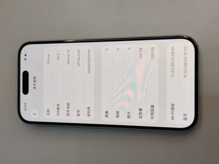 Apple iPhone 15 — photo 2 of 10