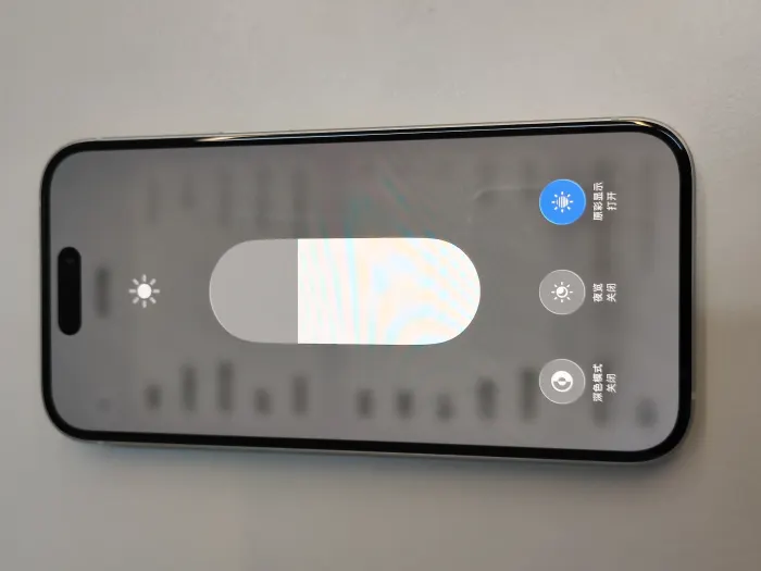 Apple iPhone 15 — photo 3 of 10