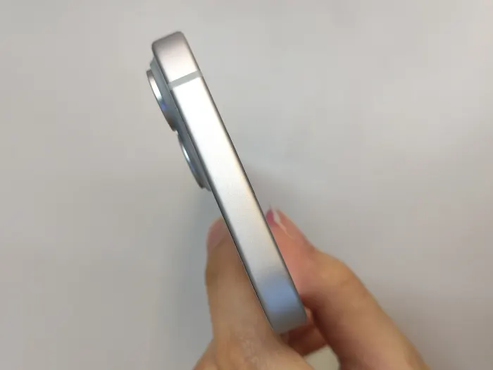 Apple iPhone 15 — photo 4 of 10