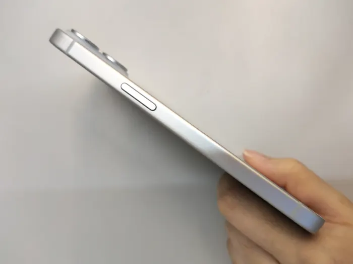 Apple iPhone 15 — photo 6 of 10