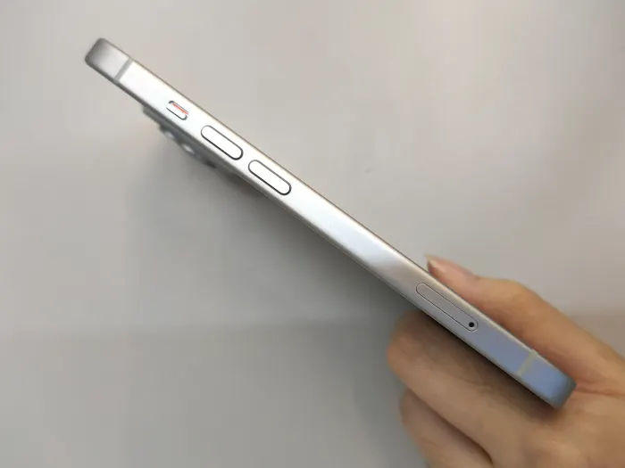Apple iPhone 15 — photo 7 of 10