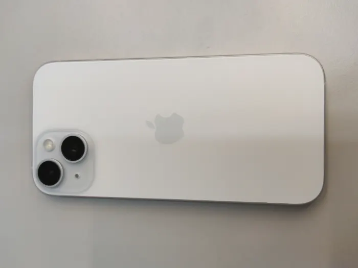 Apple iPhone 15 — photo 8 of 10