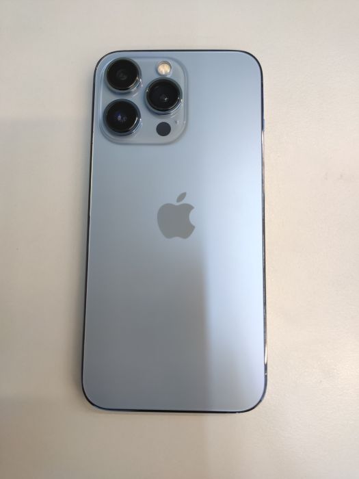 Apple iPhone 13 Pro — photo 2 of 8