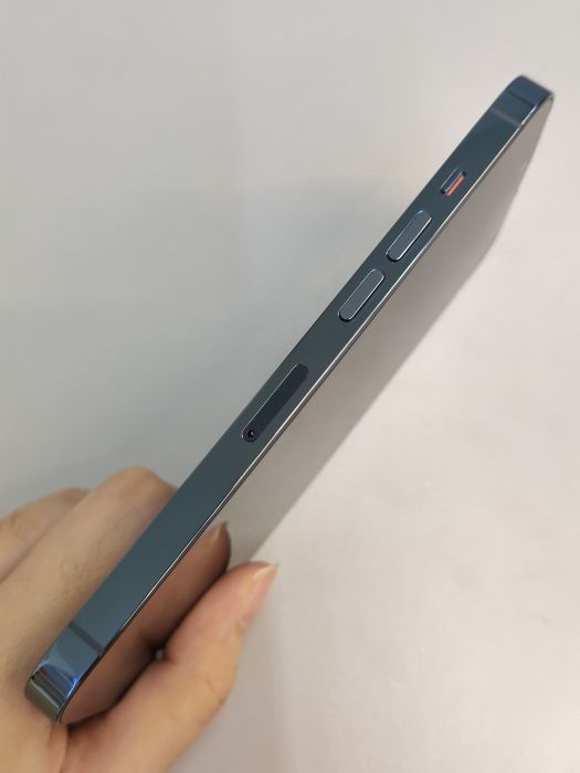 Apple iPhone 13 Pro — photo 3 of 8