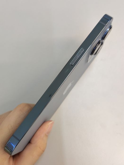 Apple iPhone 13 Pro — photo 4 of 8