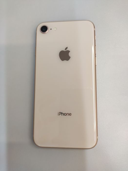 Apple iPhone 8 — photo 2 of 8