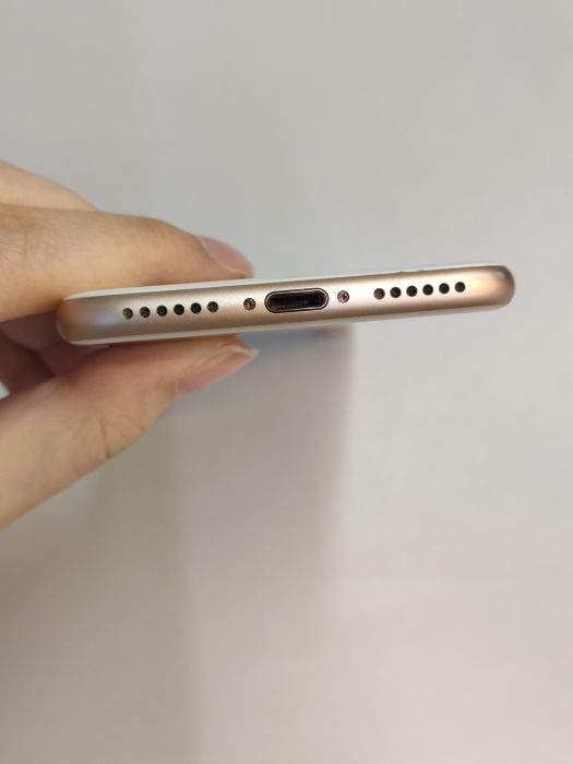 Apple iPhone 8 — photo 5 of 8