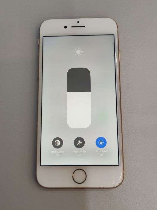 Apple iPhone 8 — photo 7 of 8