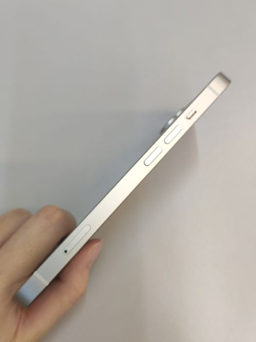 Apple iPhone 14 — photo 3 of 8