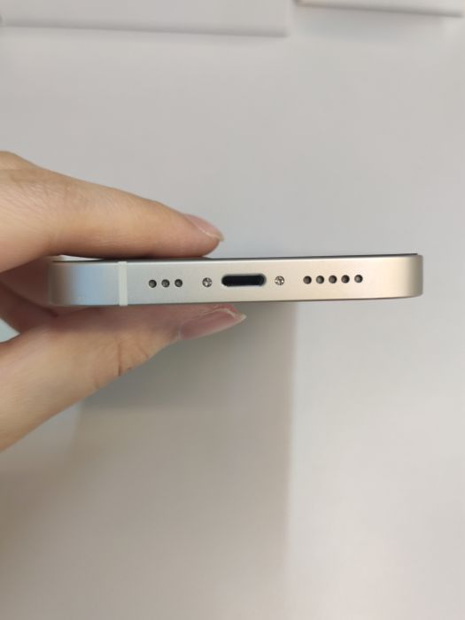 Apple iPhone 14 — photo 5 of 8