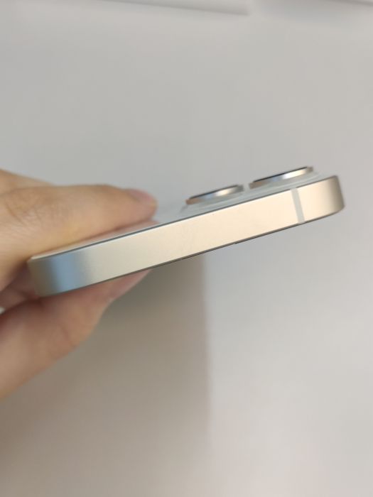 Apple iPhone 14 — photo 6 of 8