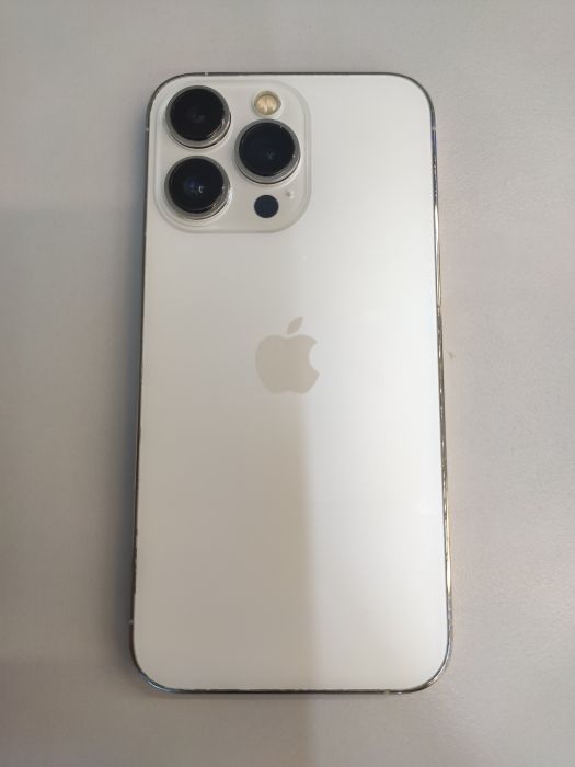 Apple iPhone 13 Pro — photo 2 of 11