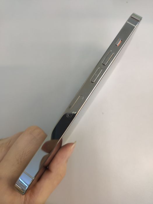 Apple iPhone 13 Pro — photo 3 of 11