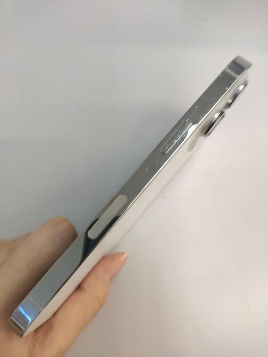 Apple iPhone 13 Pro — photo 4 of 11