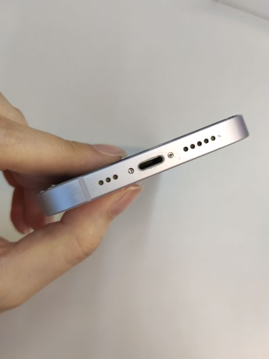 Apple iPhone 14 — photo 5 of 8