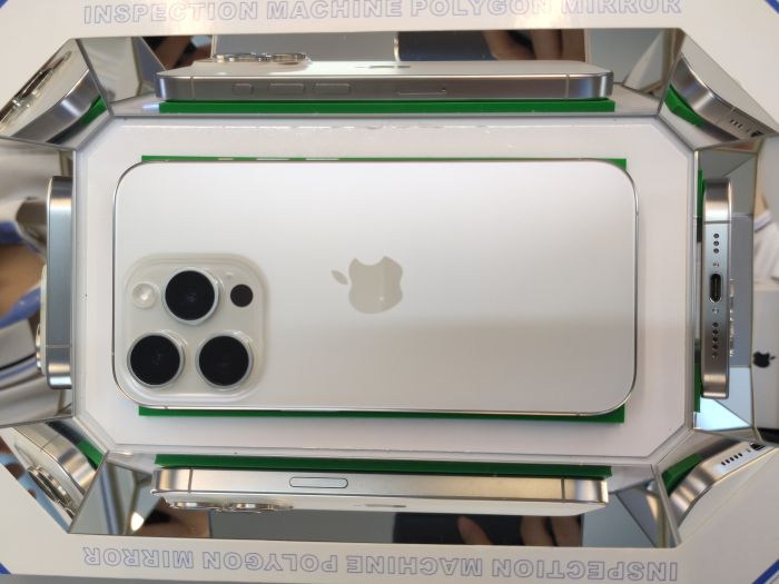 Apple iPhone 15 Pro — photo 10 of 10