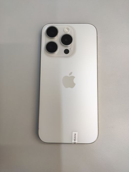 Apple iPhone 15 Pro — photo 4 of 10