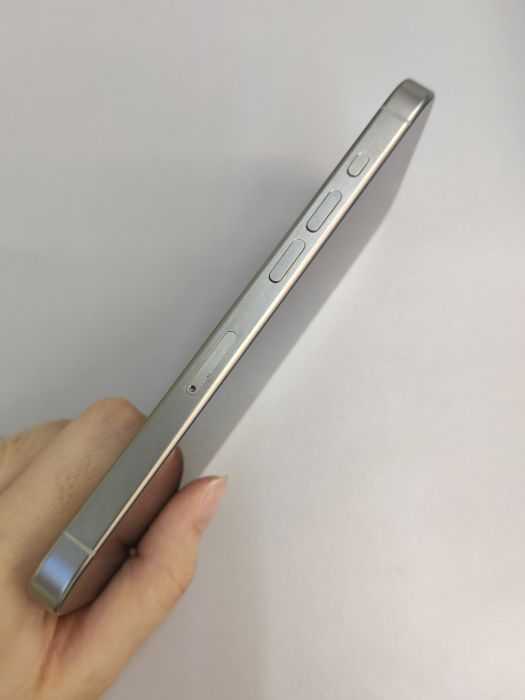 Apple iPhone 15 Pro — photo 5 of 10