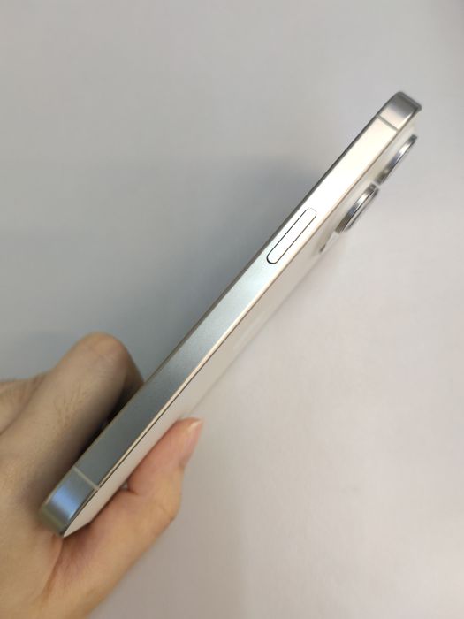 Apple iPhone 15 Pro — photo 6 of 10
